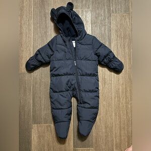 Old Navy infant puffer snow suit 3-6 months
